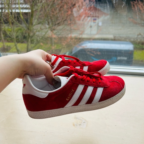 Adidas Red Gazelle Size 6.5 - Picture 2 of 5